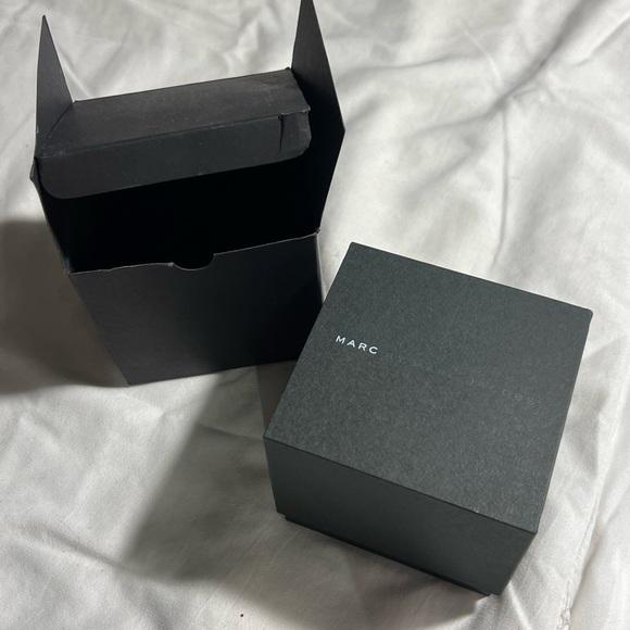 Marc Jacobs Watches - Picture 7 of 7